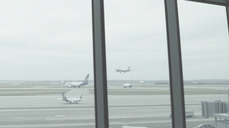 Jakie są różnice czasowe w lotach z różnych miast wylotu w Polsce?